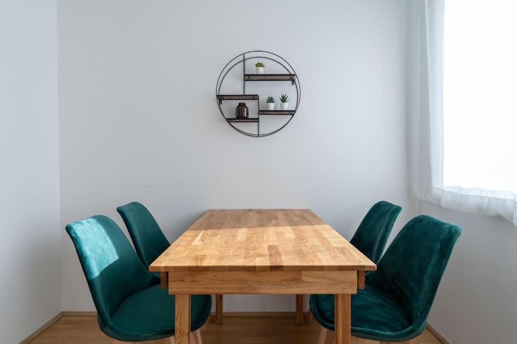 Hm • Sleek 1Br Home With Balcony Vienna Exterior photo