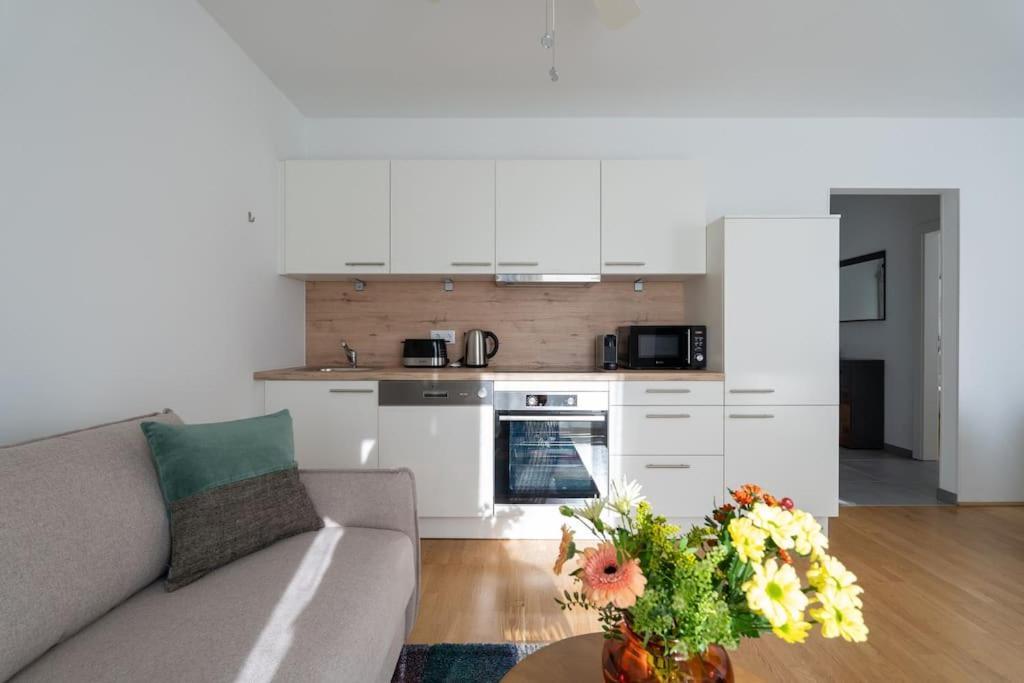 Hm • Sleek 1Br Home With Balcony Vienna Exterior photo