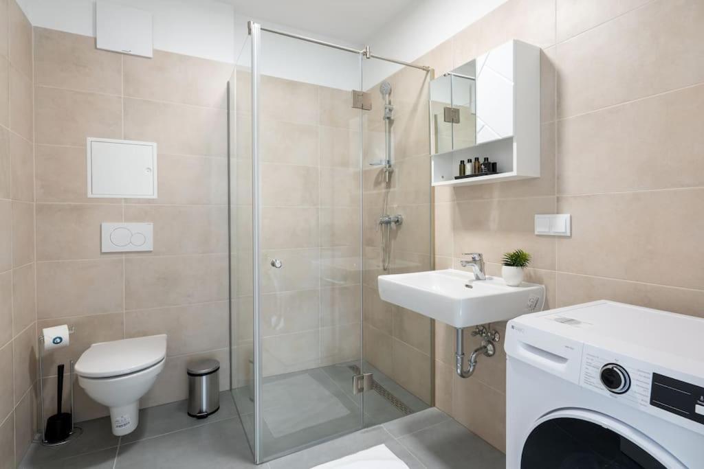 Hm • Sleek 1Br Home With Balcony Vienna Exterior photo