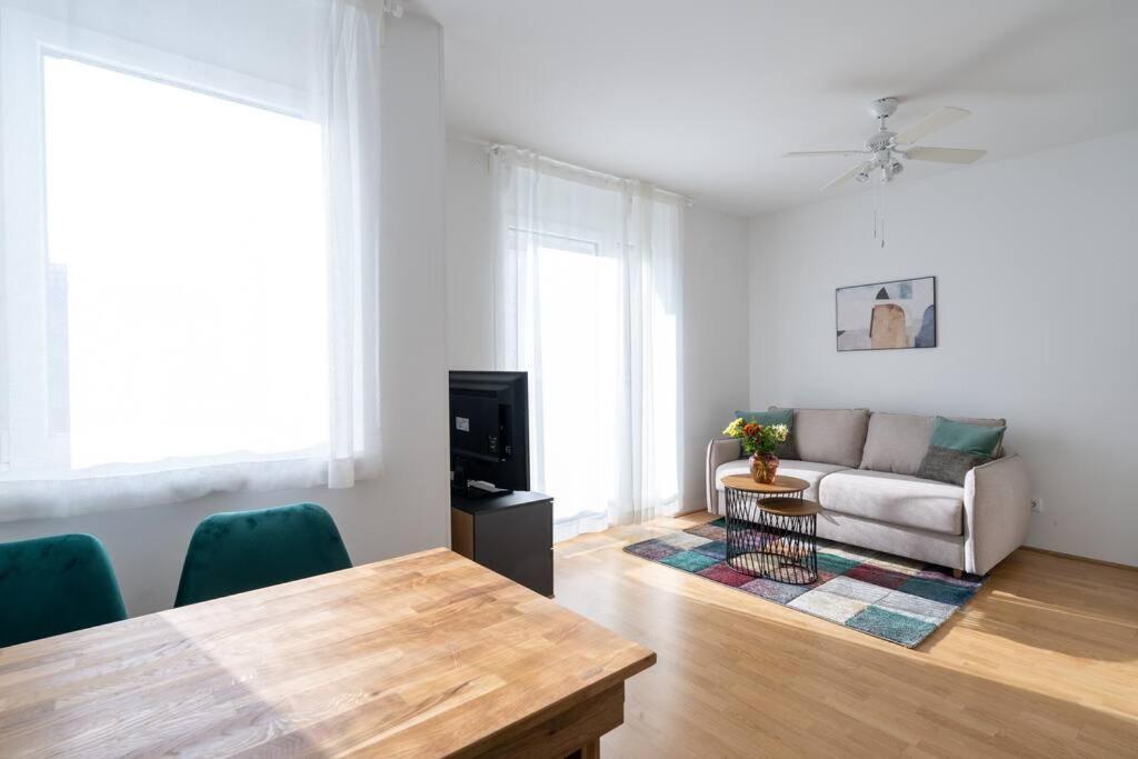 Hm • Sleek 1Br Home With Balcony Vienna Exterior photo