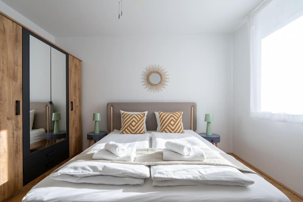 Hm • Sleek 1Br Home With Balcony Vienna Exterior photo