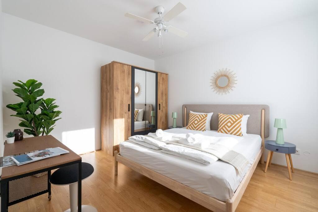 Hm • Sleek 1Br Home With Balcony Vienna Exterior photo