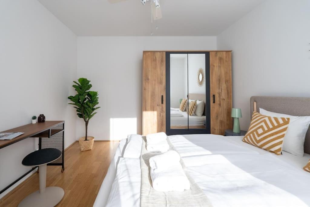Hm • Sleek 1Br Home With Balcony Vienna Exterior photo