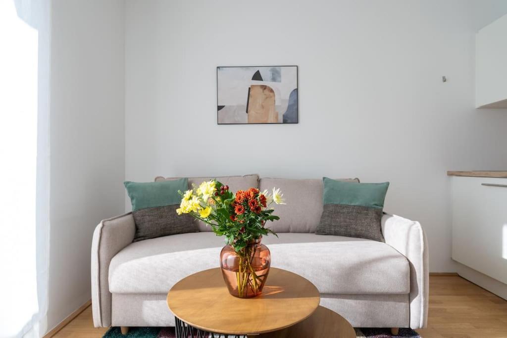 Hm • Sleek 1Br Home With Balcony Vienna Exterior photo