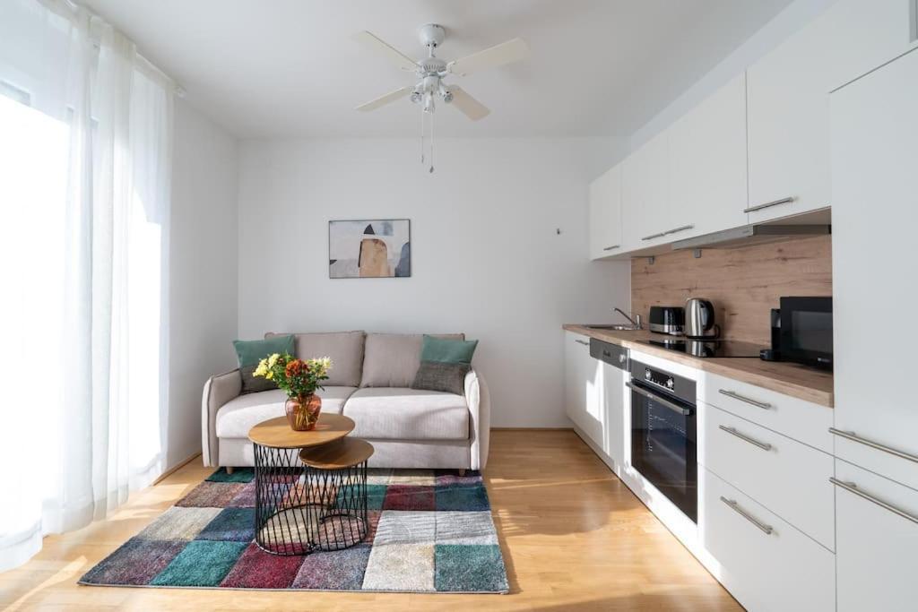 Hm • Sleek 1Br Home With Balcony Vienna Exterior photo