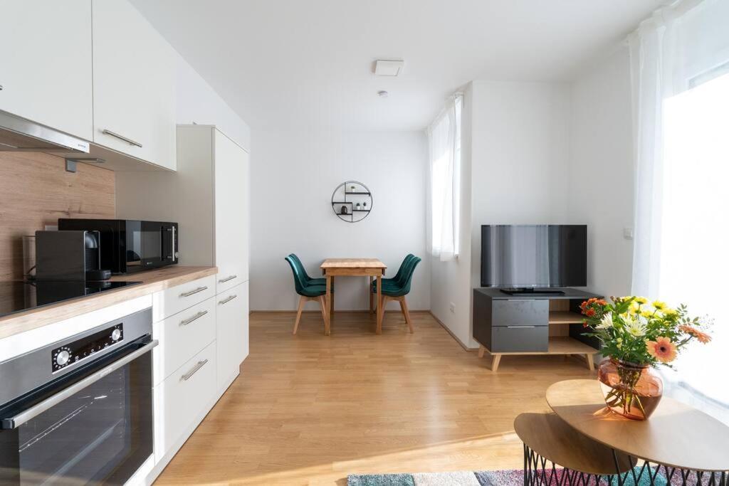 Hm • Sleek 1Br Home With Balcony Vienna Exterior photo