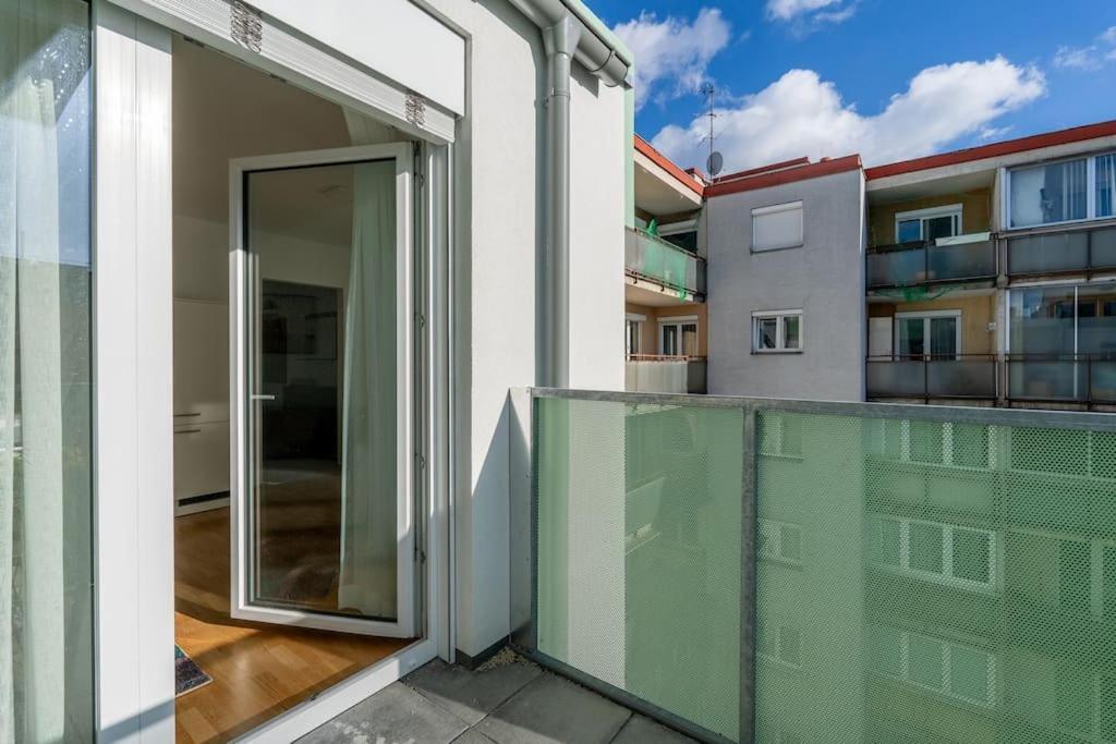 Hm • Sleek 1Br Home With Balcony Vienna Exterior photo
